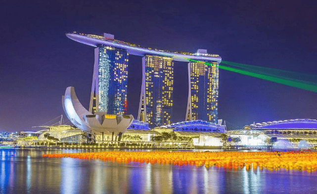 首次访华，行程细节曝光，直言“永远别赌中国输”，释放重磅信号