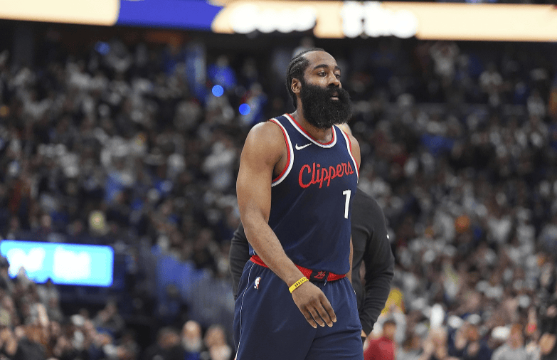 1亿！1.22亿！NBA疯狂一夜，老詹创造历史，哈登留守快船