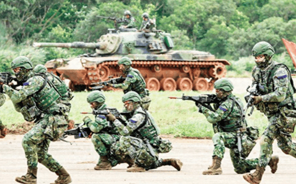 30小时内，78架军机三面围台，解放军大动作，岛内乱成一锅粥了！