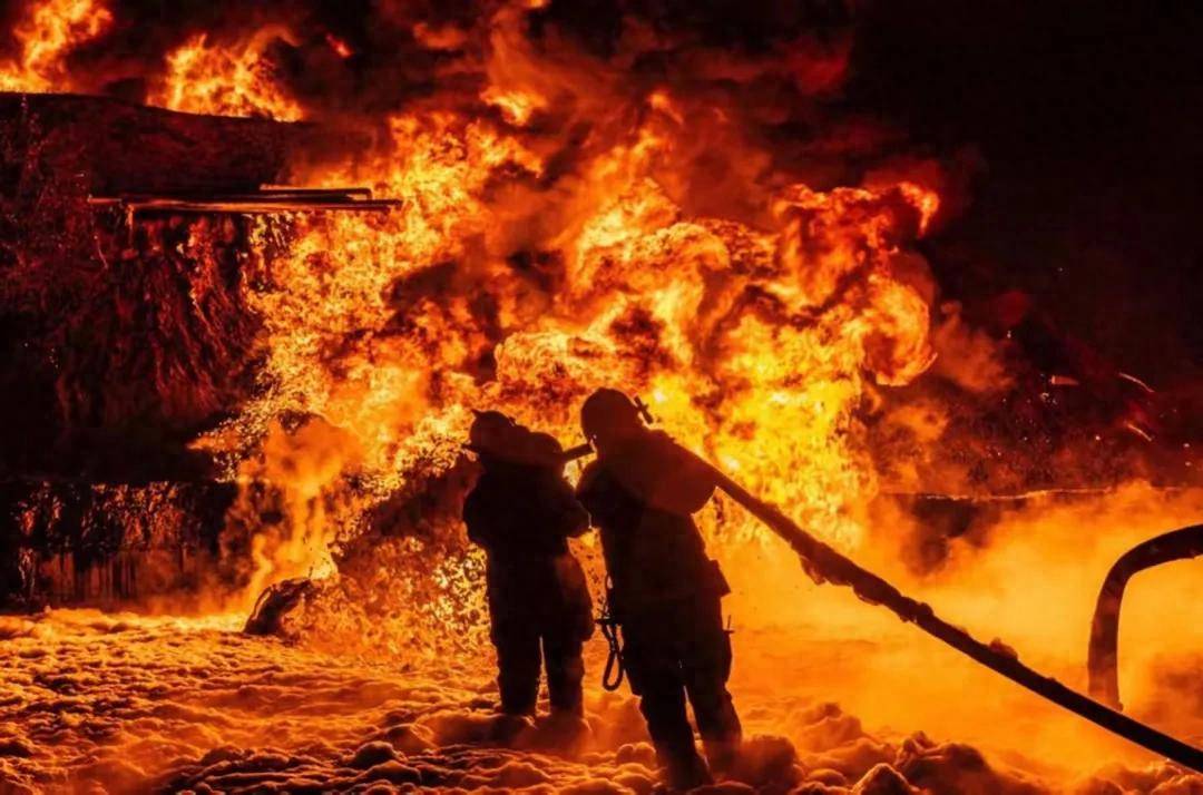 绝了！俄军空袭换新招，乌克兰人看了都点头支持