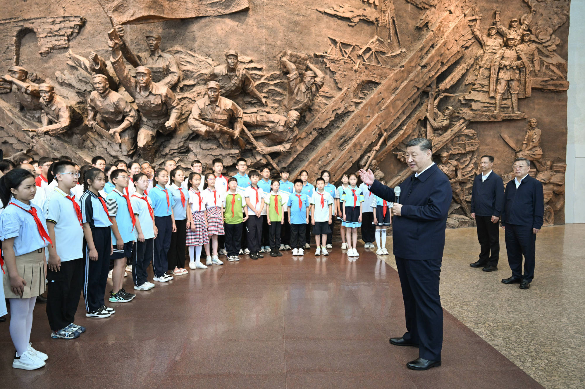 一见·三对关键词，读懂历史坐标前的凝望