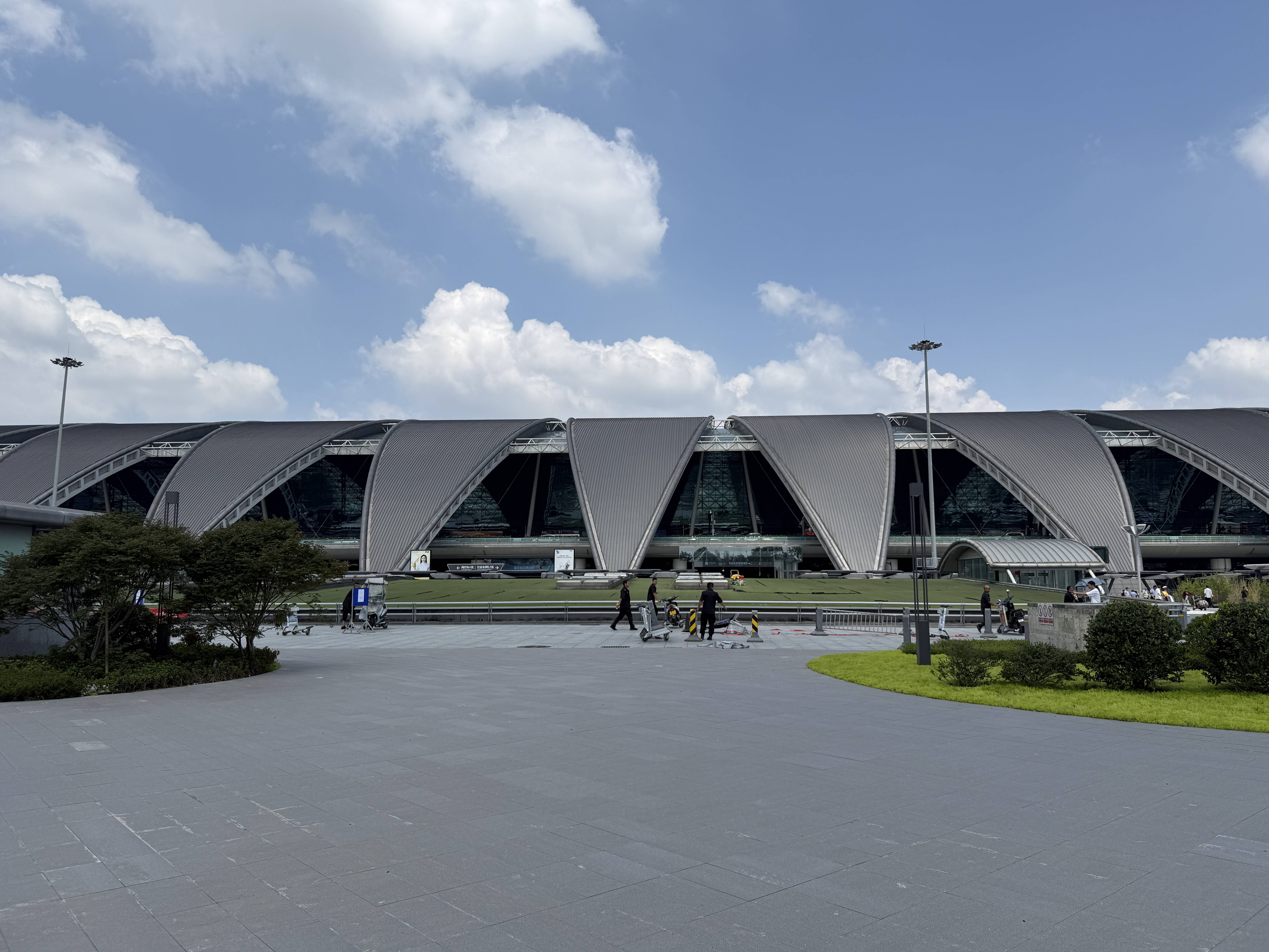 成都双流国际机场出行新变化：11条城市动脉贯通、2665个停车位升级