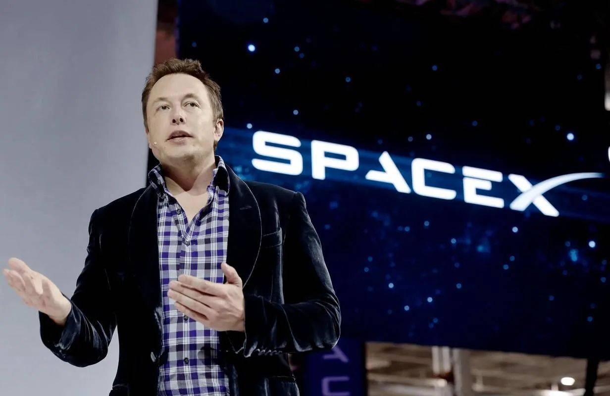 马斯克遭晴天霹雳？等不到党纲公布可能就被驱逐，美开始“内讧”