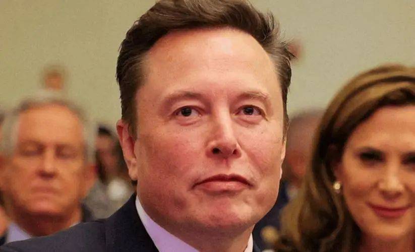 马斯克遭晴天霹雳？等不到党纲公布可能就被驱逐，美开始“内讧”