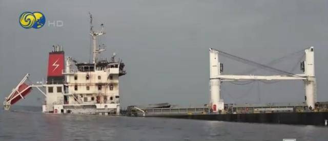 胡塞武装再击沉一艘货轮，明确警告：此类船只都将遭打击