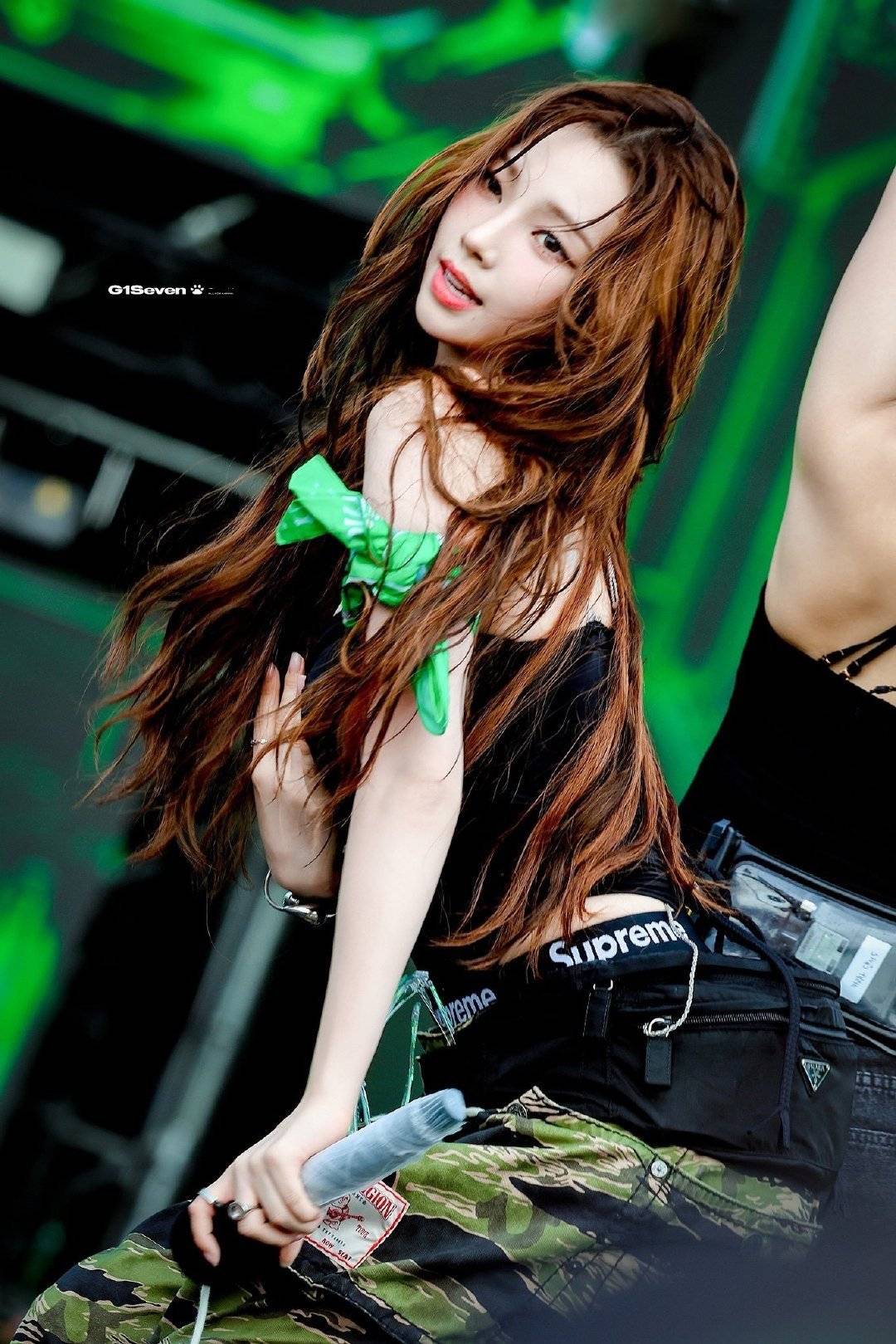 韩国水弹音乐节名场面：宋雨琦宣美柳智敏性感火辣权恩妃超撩人