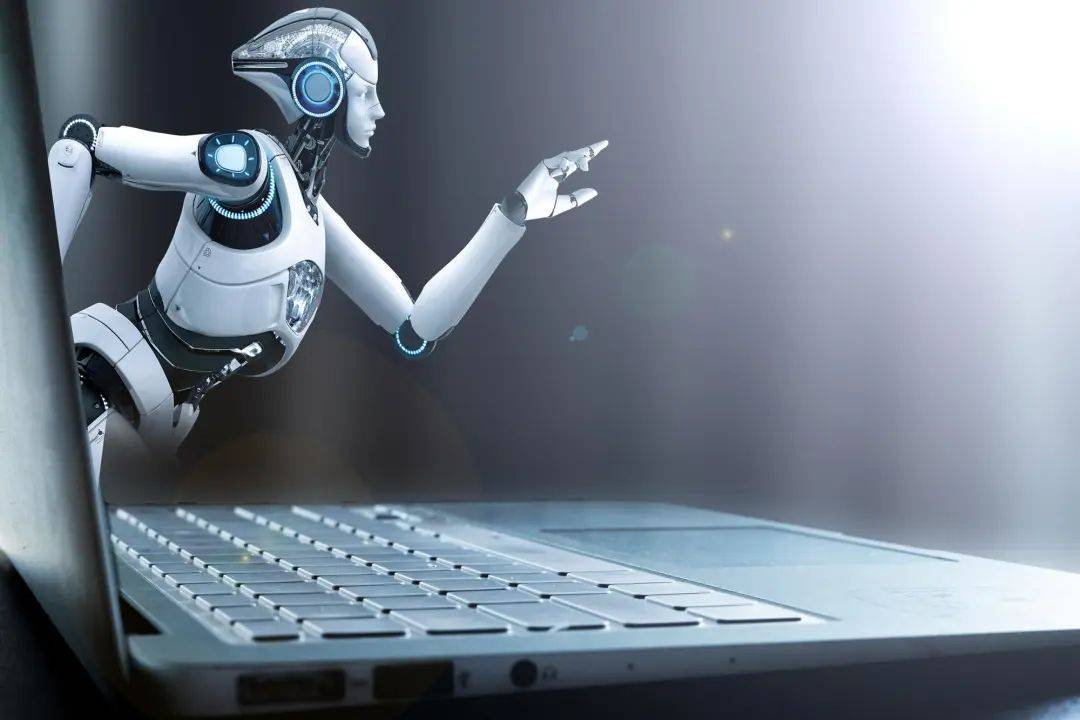 DeepSeek流量下滑，这半年梁文锋都干了啥？