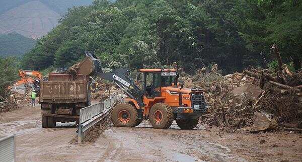 早安!世界丨日本执政联盟输掉参议院选举；特朗普政府开始审查马斯克的SpaceX公司