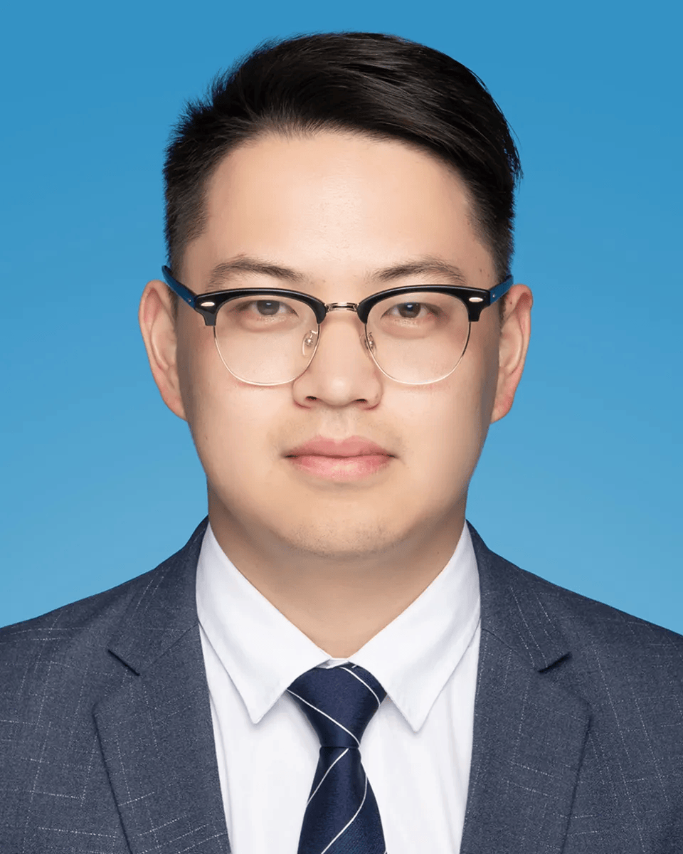 生于1986年的邵钶茸、丁仁慎，同日官宣落马