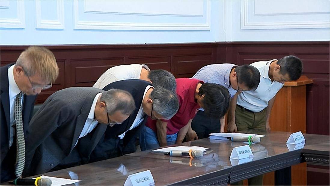 逼学生“抽血换学分”，台师大鞠躬道歉