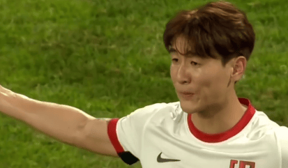 球迷用扩音器辱骂球员韦世豪及妻子，天津足协：涉案人员姜某某被行拘7天，责令禁止观赛