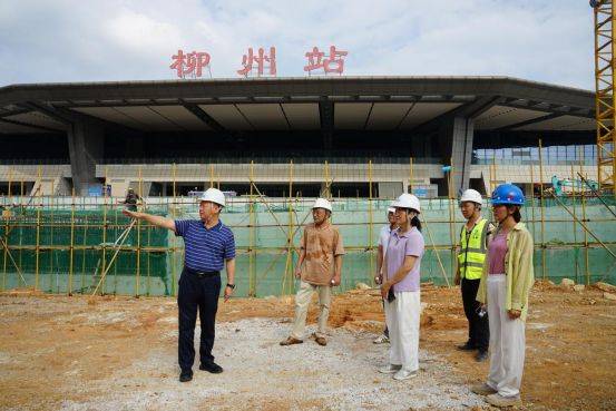 柳州轨道集团领导深入在建项目开展调研