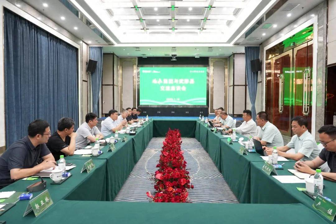 武陟县委副书记、县长张涛率团来访鹏飞集团