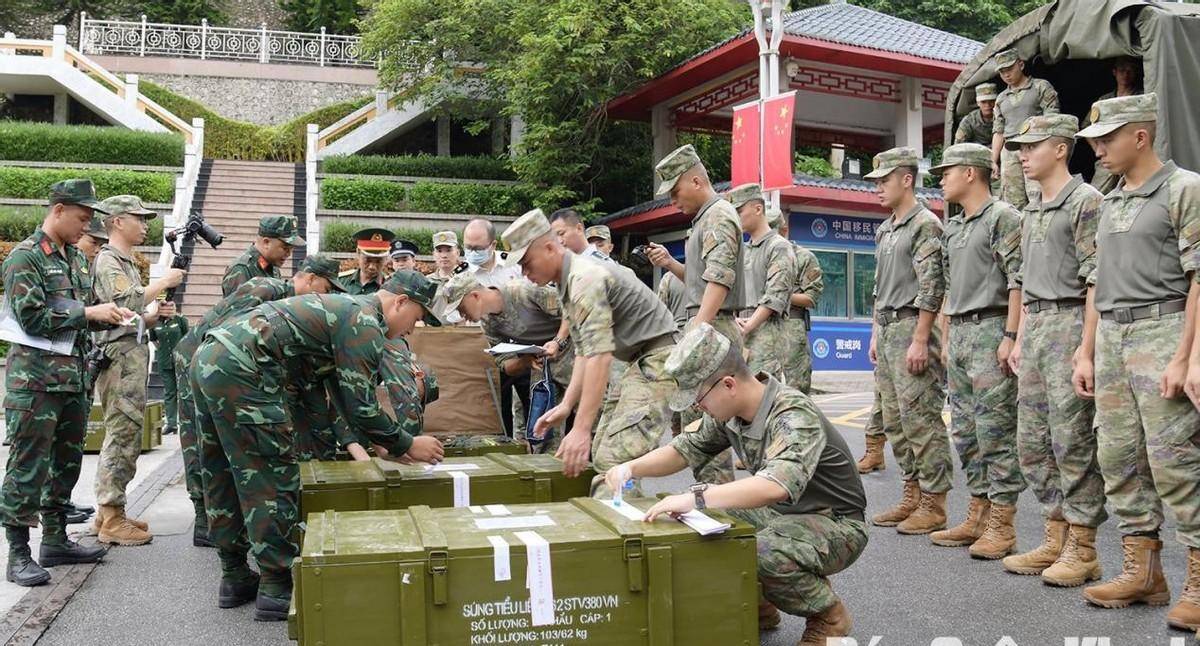 几十年来头一次，越南人民军北进中国广西，中越陆军联合集结