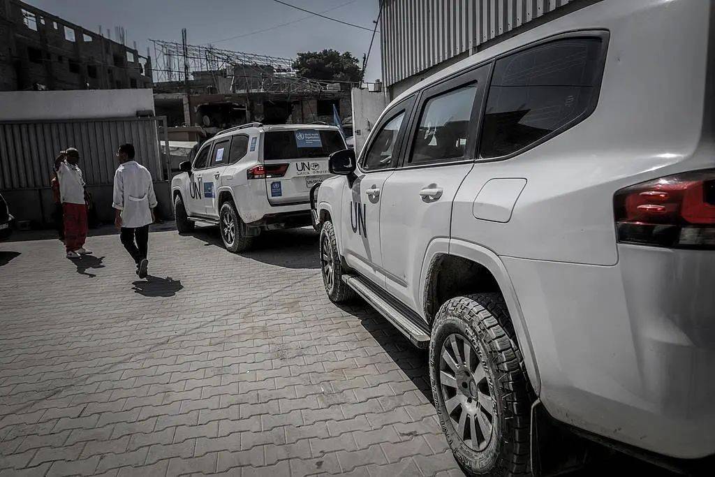 “举枪盘问、强制脱衣”，以军袭击扣押世卫组织人员，世卫总干事谭德塞：放人！