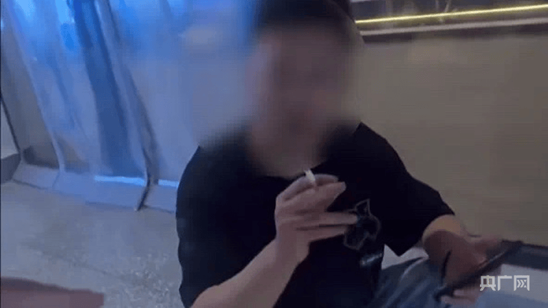 “上海一外国小哥制止男子室内吸烟遭反问”后续：涉事场所停业整顿