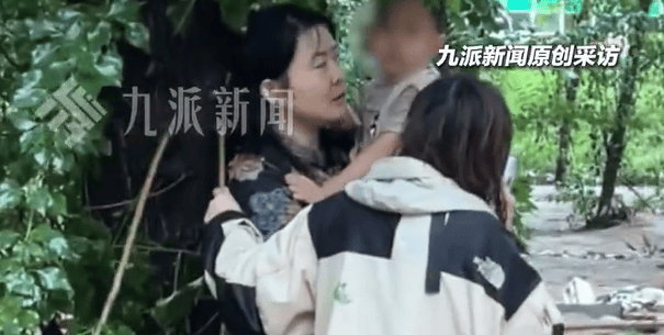 强降雨致河北一露营地突发山洪，多人被困，亲历者：大家抱着一棵树坚持了7个小时