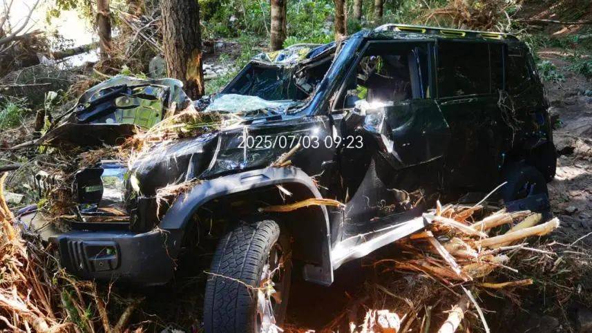 郑州一女子贷款买车不到1年遇洪水致车辆报废，办理赔却被银行索6000元违约金