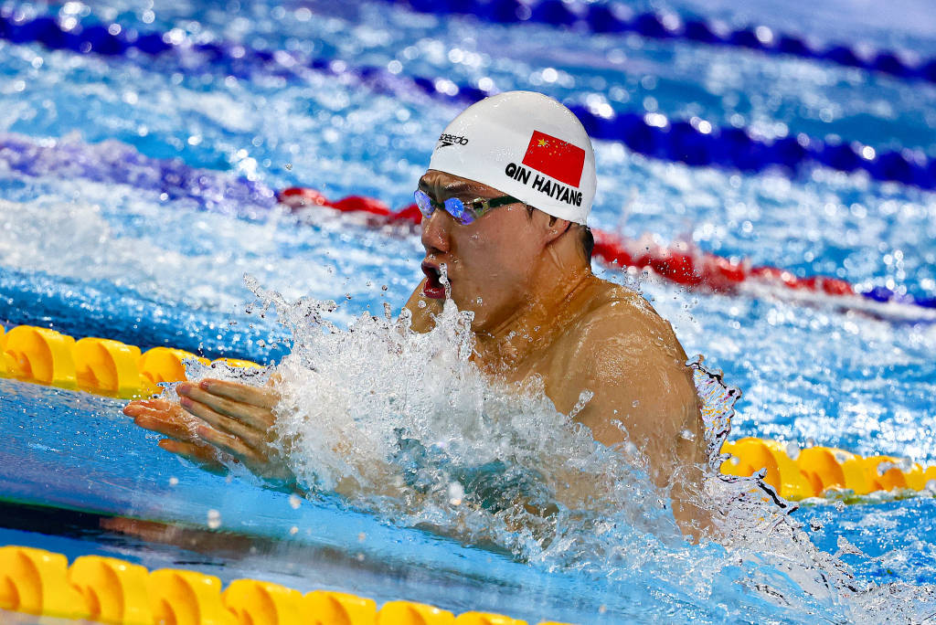 再上领奖台！覃海洋摘得游泳世锦赛50米蛙泳铜牌