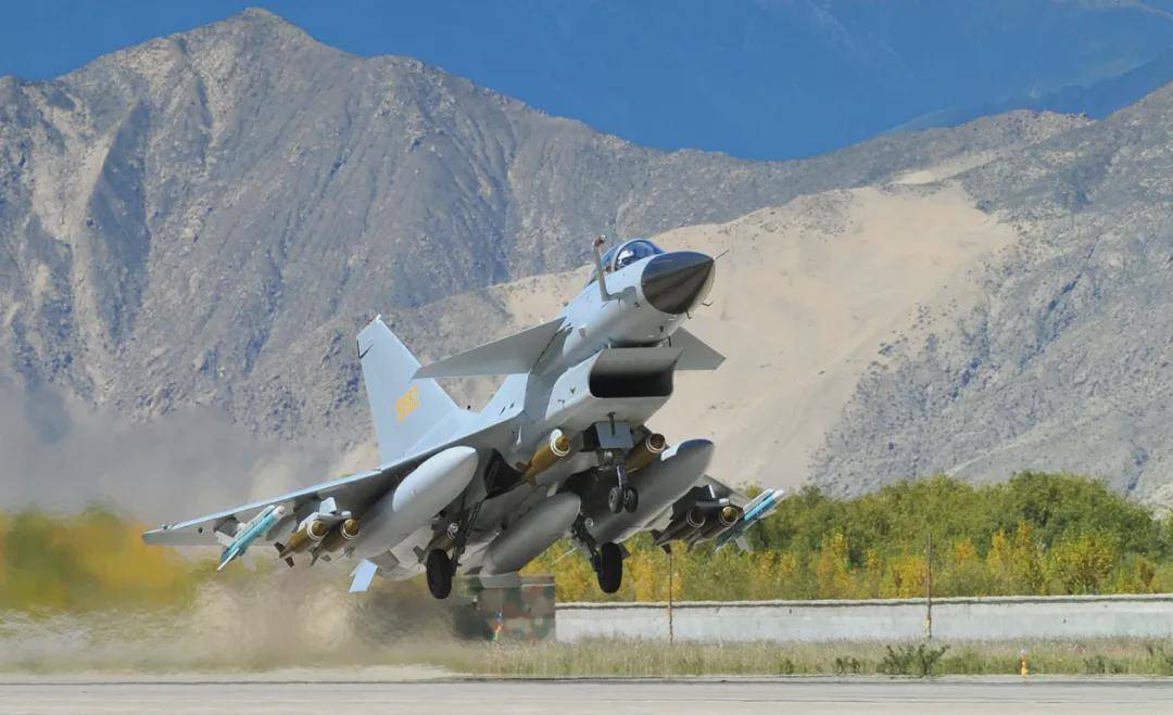 首度公开！歼-9开创先河