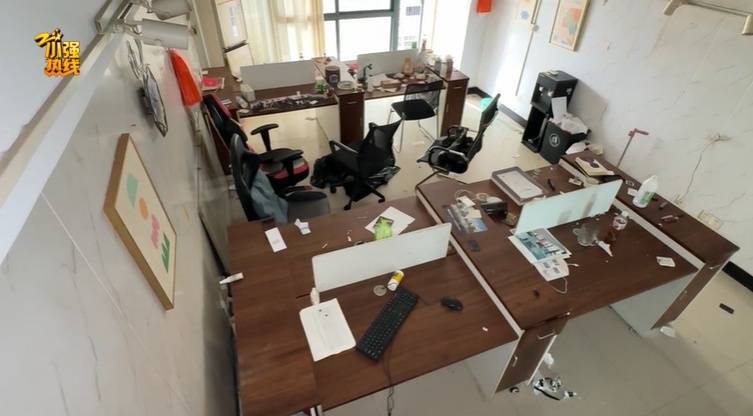 气炸了！杭州房东被拉黑，收房时惊呆：地上密密麻麻全都是…