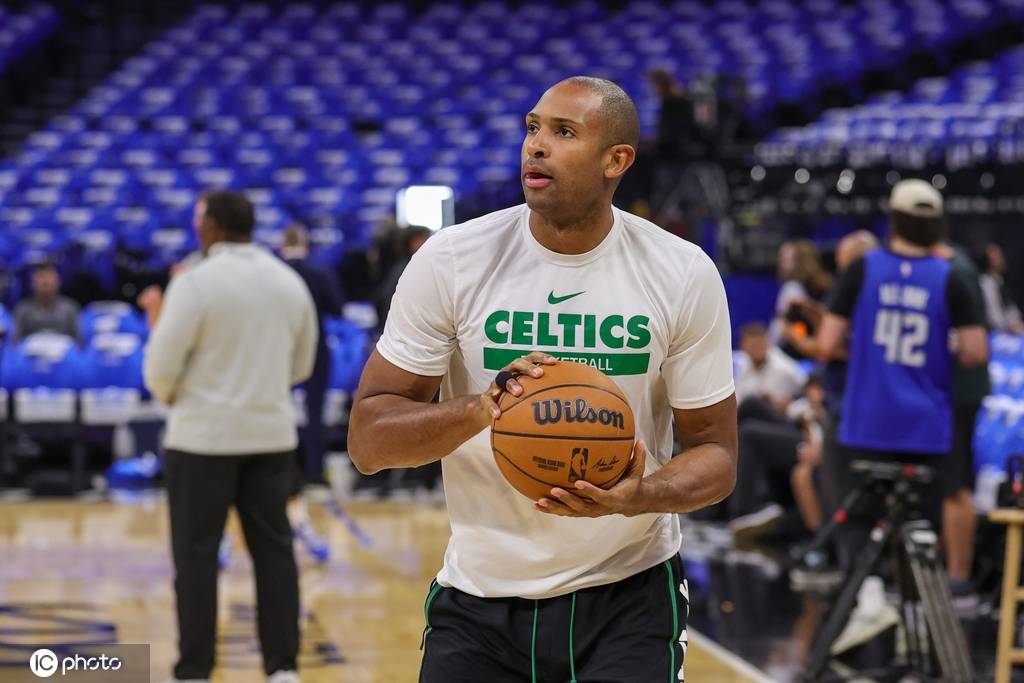 若霍福德加盟勇士 他将担任球队新赛季首发中锋