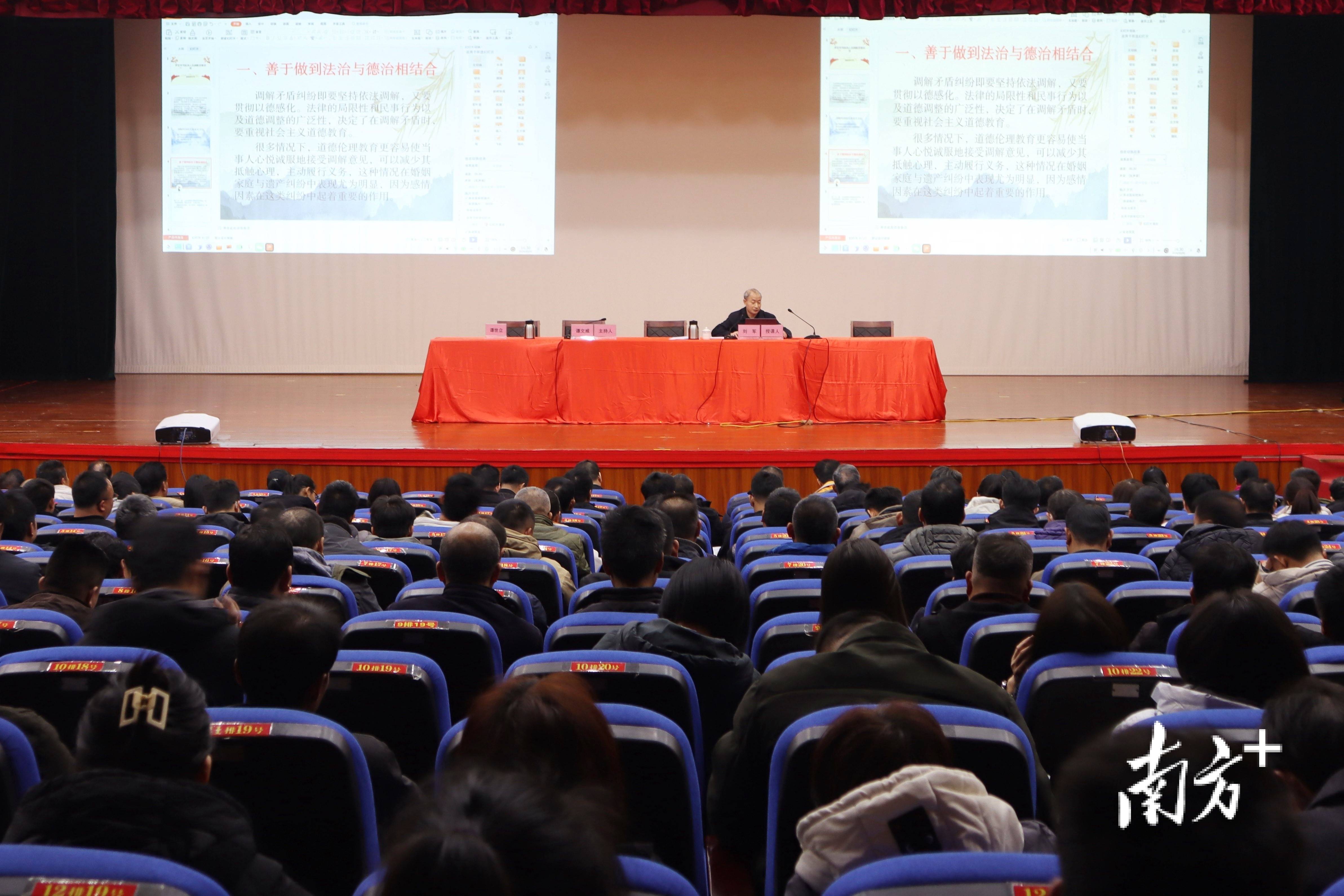 罗定：把调解室开成“解忧杂货店”