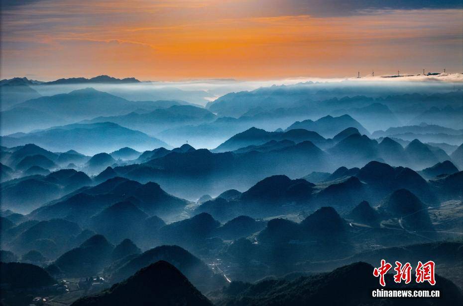 贵州赫章：初秋云海漫群山 宛如水墨画