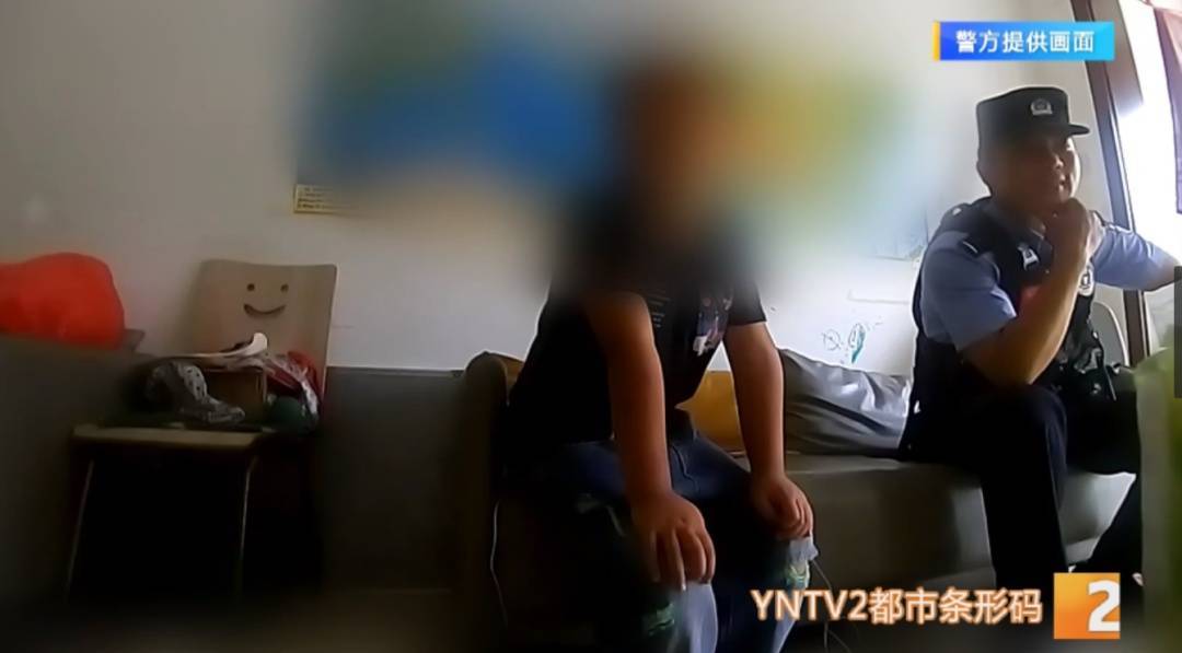 留了手机却没告诉解锁密码，男孩独自在家被吓坏，只好……