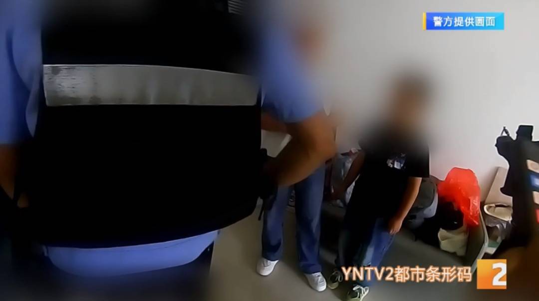 留了手机却没告诉解锁密码，男孩独自在家被吓坏，只好……