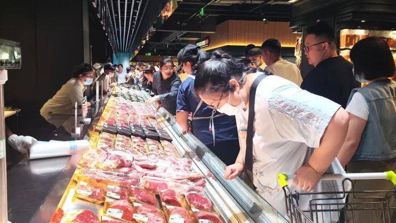 高新区（新市区）：新疆首家“胖东来”指导调改店开业当天销售达244万元！同比增长286%