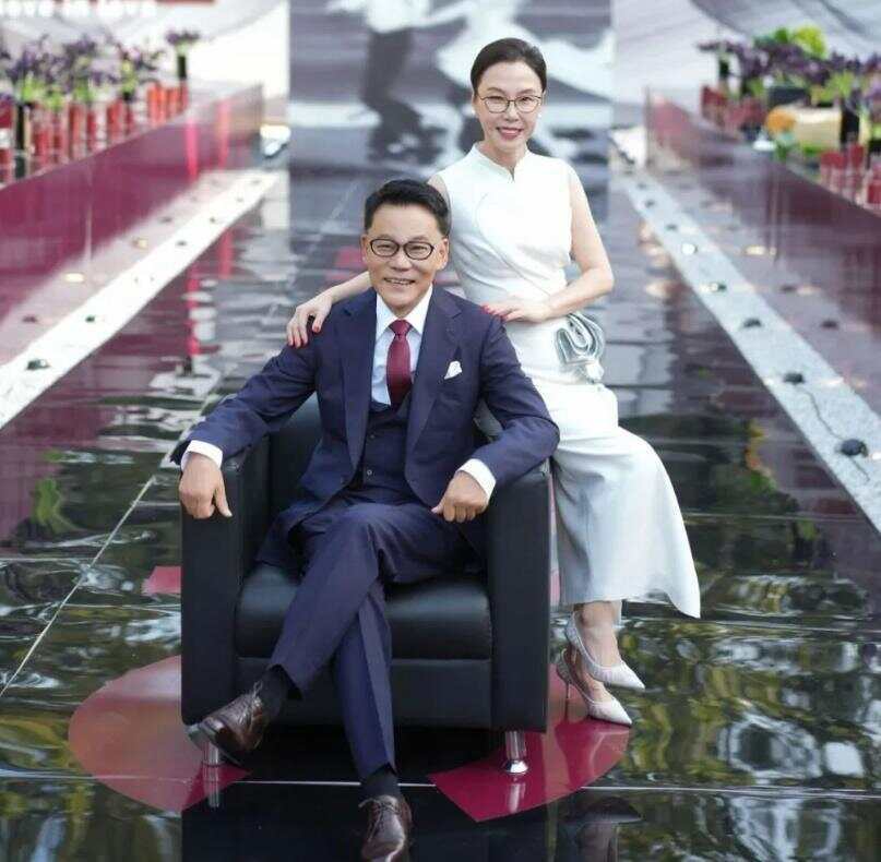 李国庆谈再婚：妻子是北大读书时的“白月光”，追求2次失败，兜兜转转才走到一起，依然相信爱情