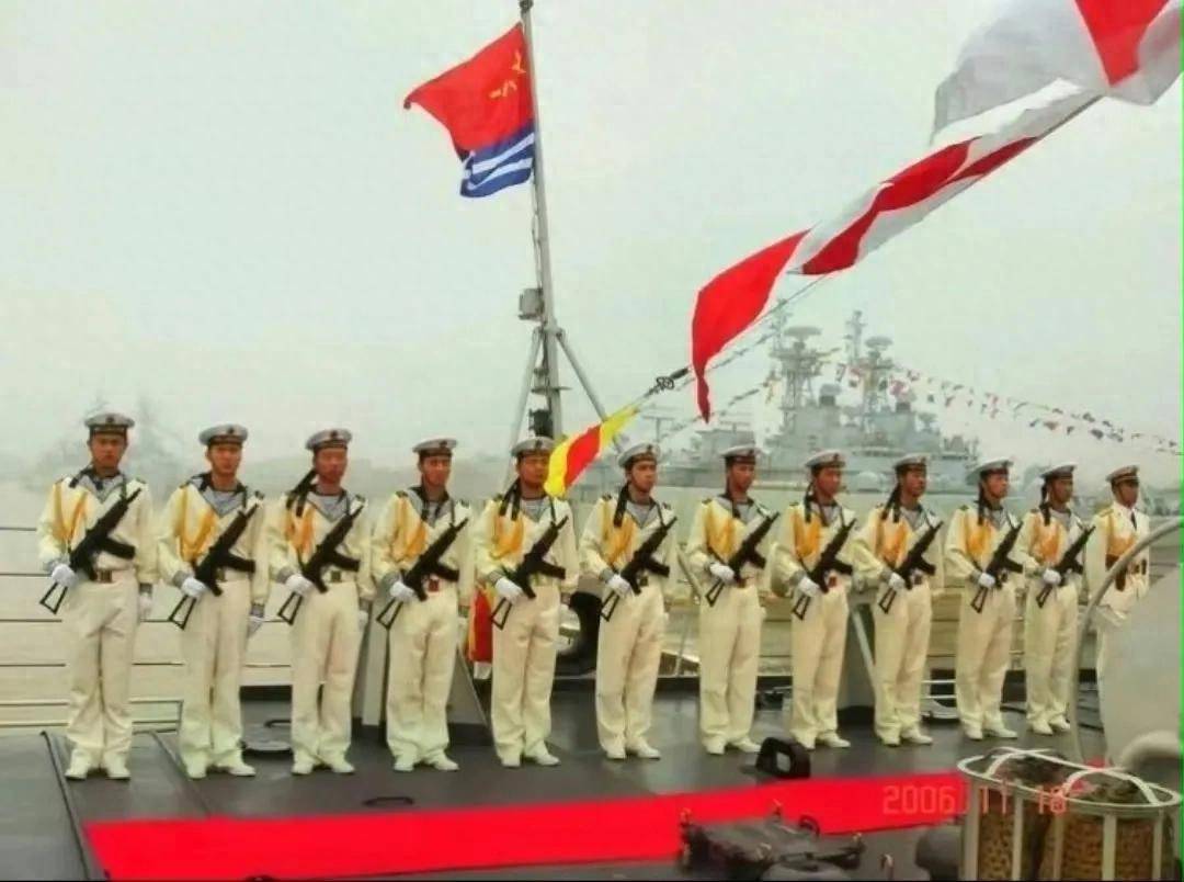 解放军海军装备俄制AKS-74U，为啥不用国产步枪？