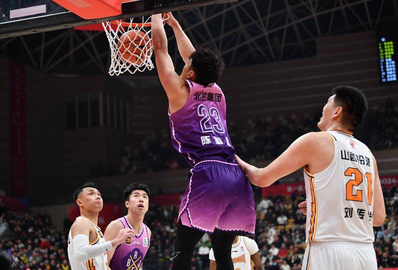 媒体人：陈国豪三方交易永久转会广州 广东得到焦泊乔