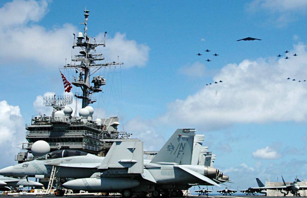 大火烧足15小时，美军2.5万吨级巨舰惨遭重创，起火到灭火，耗时15个小时！