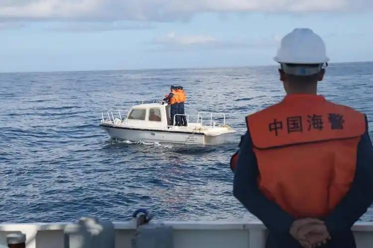 胜了！30小时无法前进一步，菲律宾两艘主力船撤离，仁爱礁破船进入最后时刻！