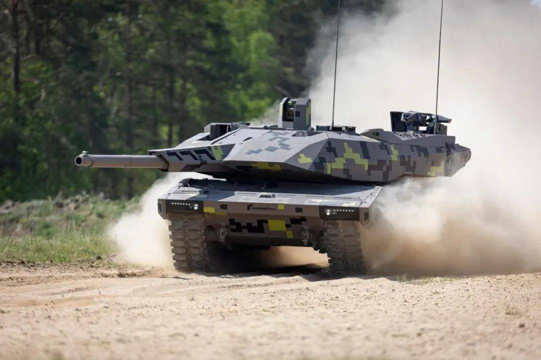 最近突然爆火采访！吴京：坦克没有后视镜的——为啥会被网友喷？