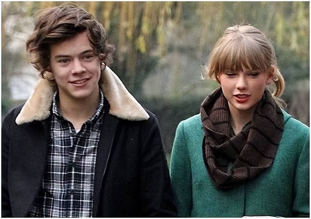 考古|霉霉和35岁橄榄球星订婚，曾拥有87段绯闻和10来个前任的女王这次要修成正果了？