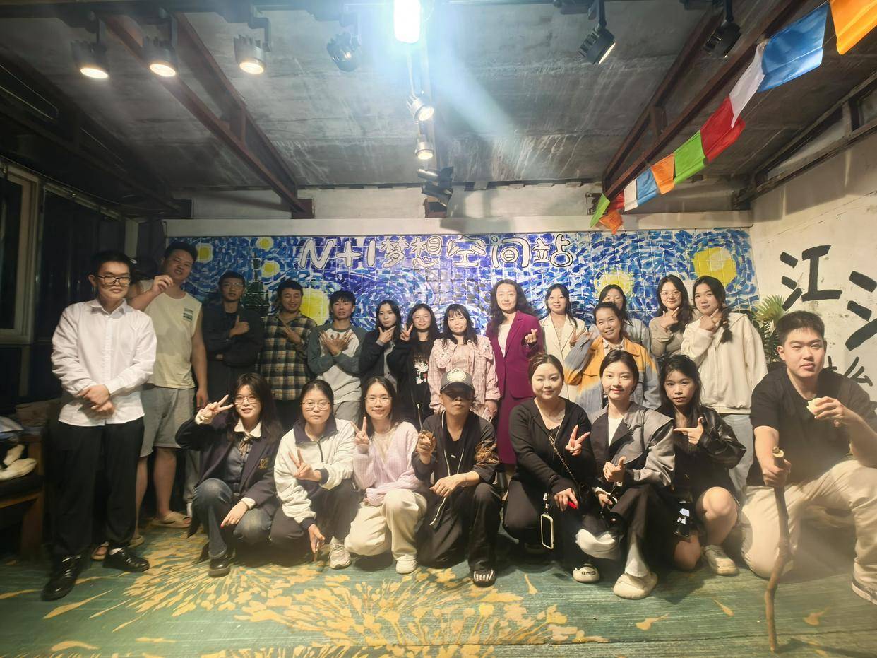 因为多年前一个包子，长沙小伙开了家不收一分钱的青旅：希望住客在这充满电后继续奋斗