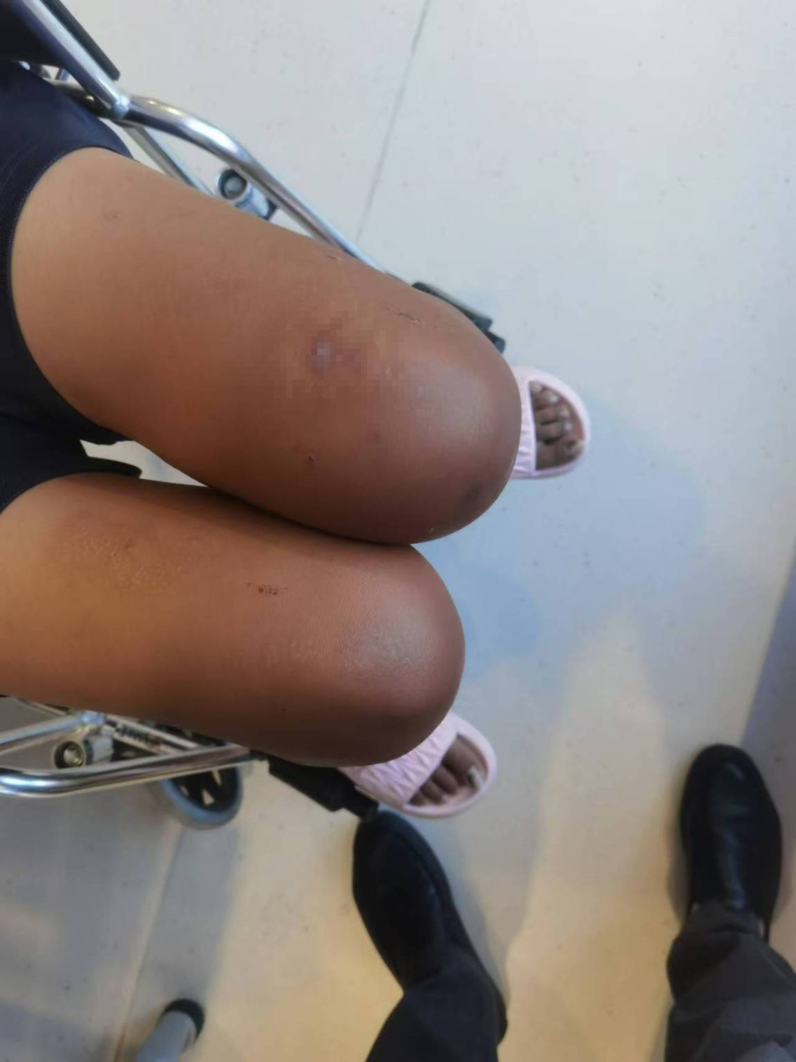 河南中牟14岁女孩拓展营身亡前遭体罚，“班主任”扣留求救信案将再次开庭，家属发声