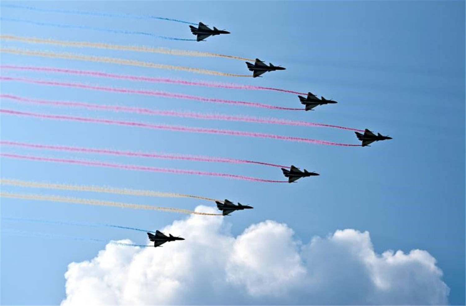 第1个说阅兵坏话的国家出现，果然是它，解放军被逼出动，不惯着