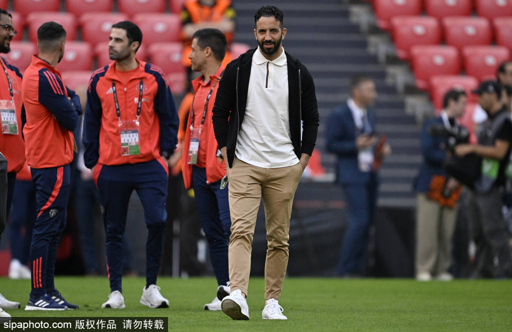 曼联盯上“神奇教头”以取代阿莫林，他亦是曼城的头号目标