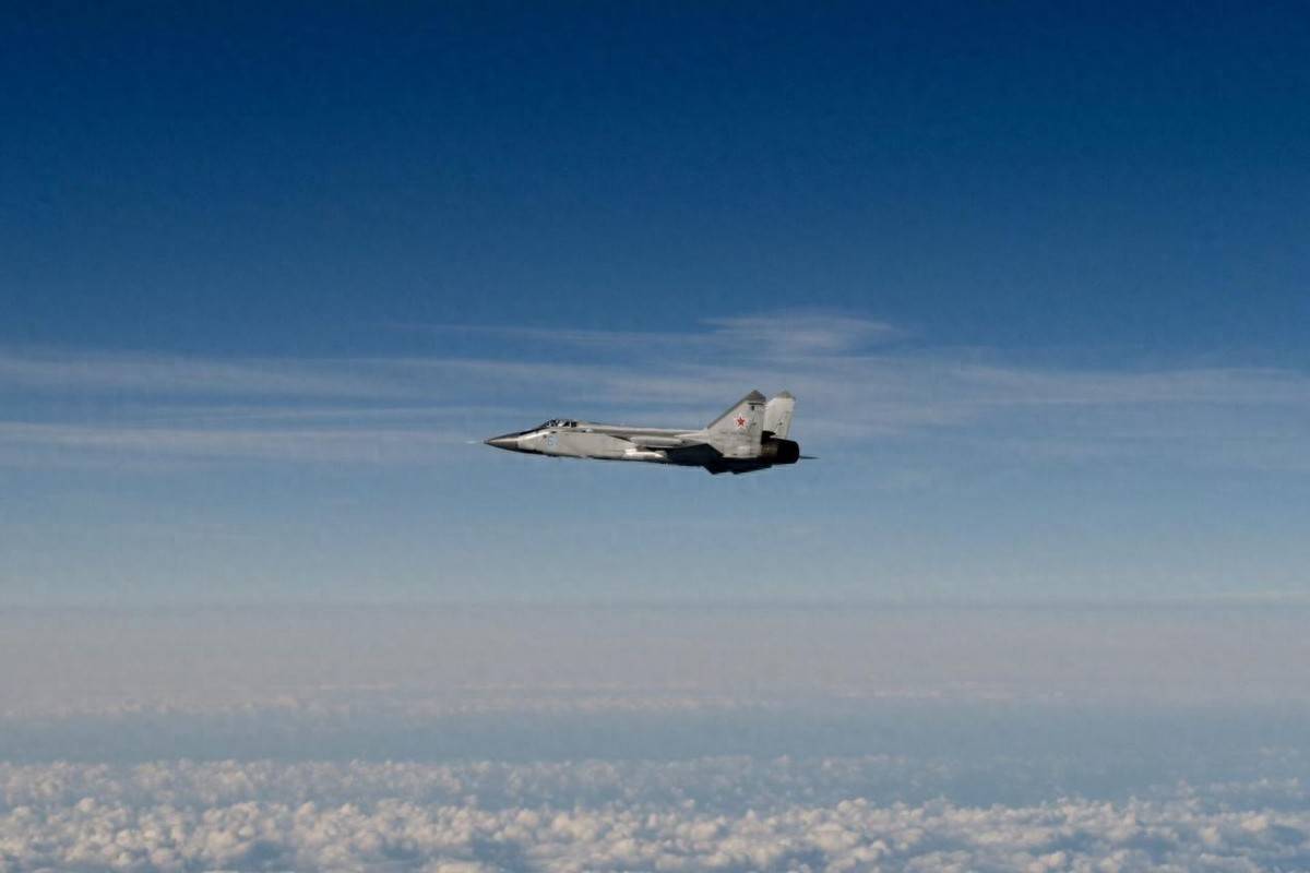 12 分钟空中博弈：俄军战机突防北约领空，F-35 锁定却不敢开火