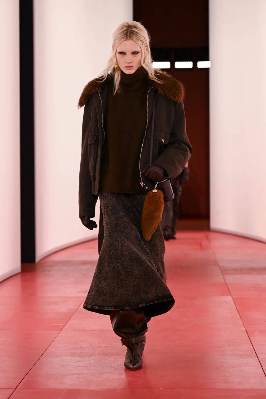 阔别七年重返T台的H&amp;M，终于暴露野心了