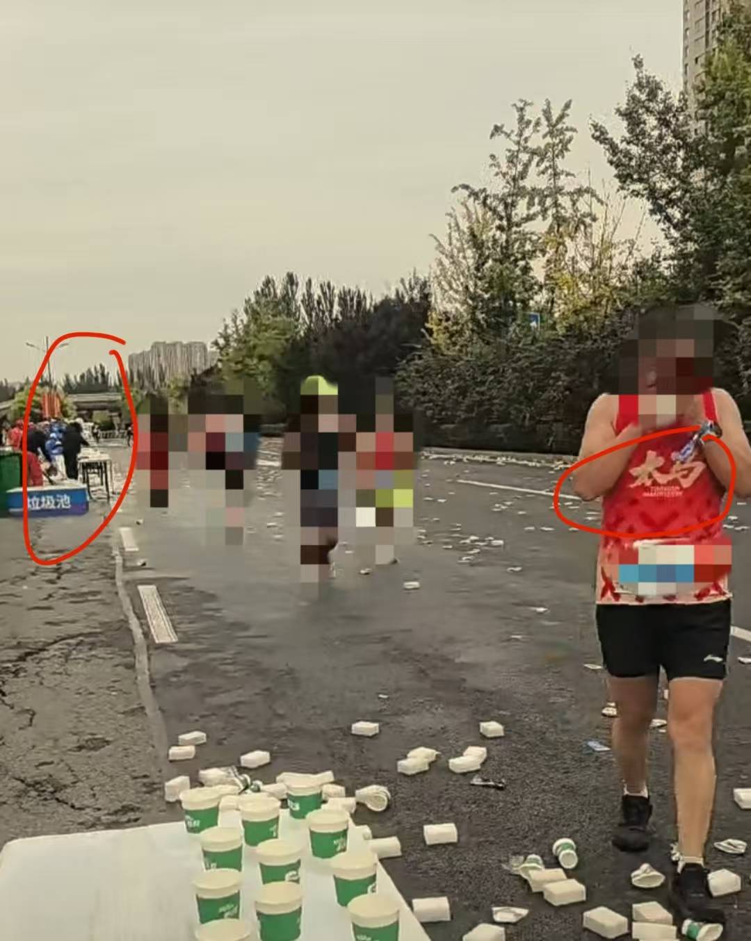 山西太原马拉松部分路段遍地垃圾，回应：4万多人参加现场有收集点，比赛完将马上清理