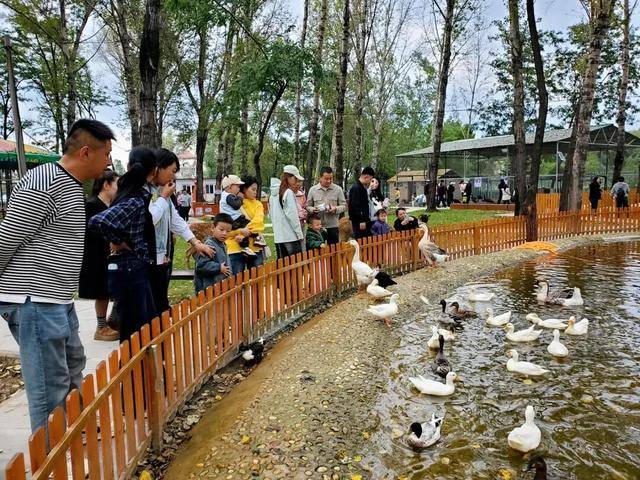 国庆期间，山西各地迎来客流高峰