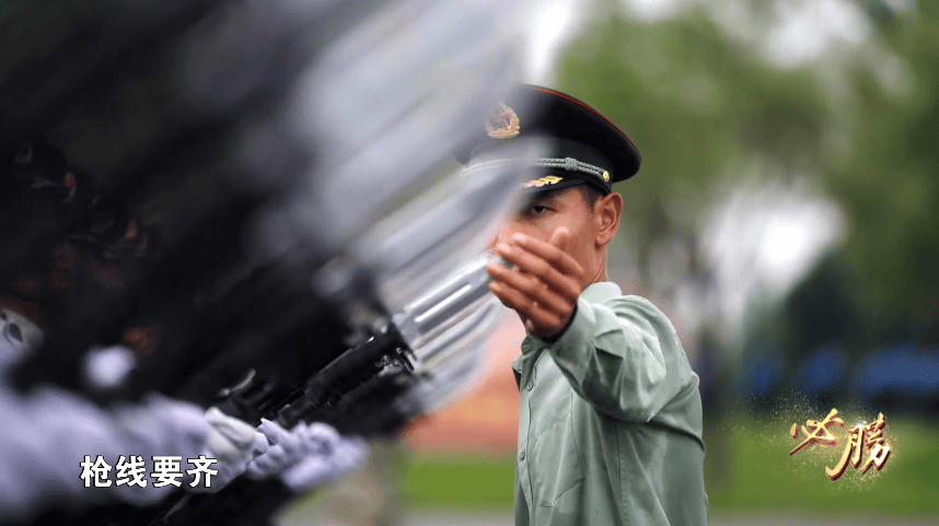 首次披露！九三阅兵刺刀全开刃！