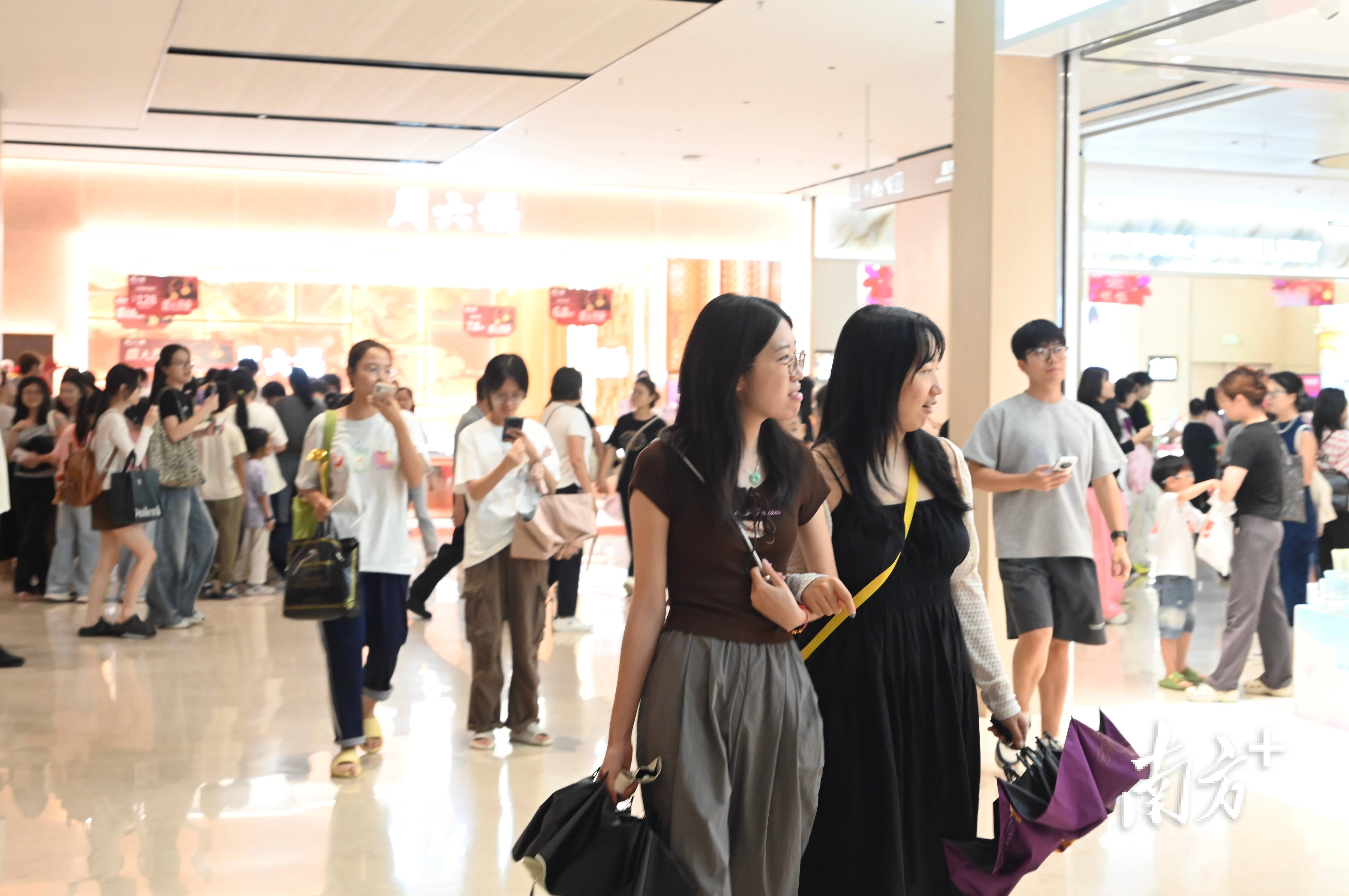 多图｜双节消费旺，江门市区商圈人气爆棚