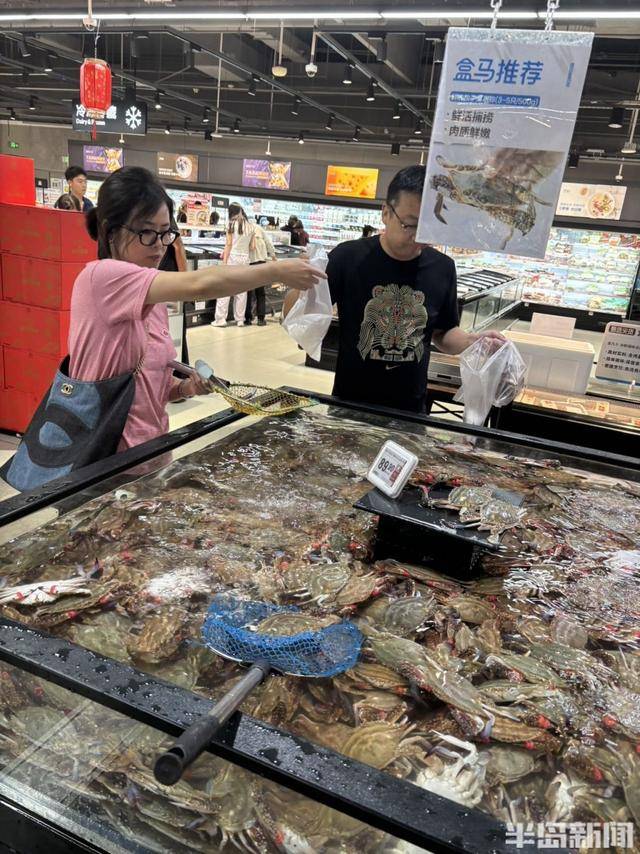 国庆假期梭子蟹大闸蟹成“香饽饽”