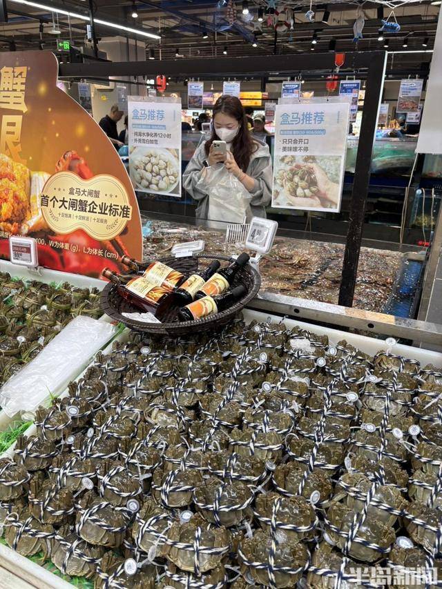 国庆假期梭子蟹大闸蟹成“香饽饽”